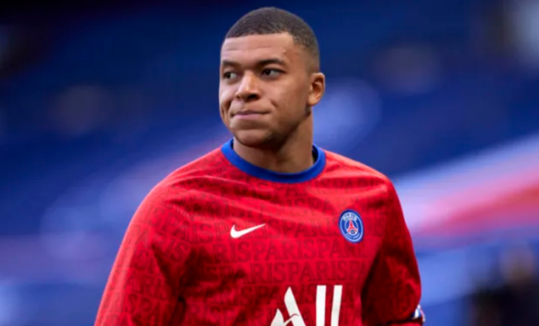 Mbappe rikthehet në stërvitjet e PSG-së, i komunikon vendimin Enriques