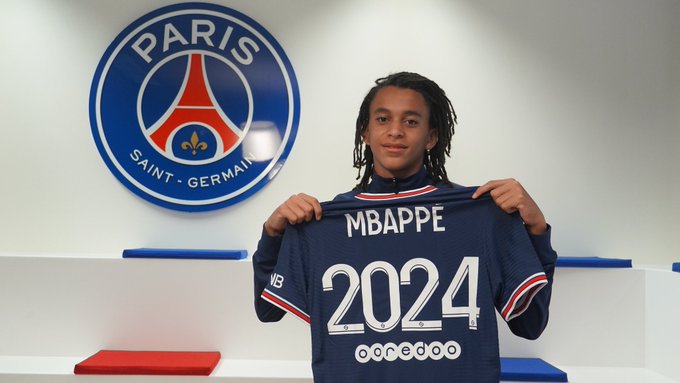 ZYRTARE: Mbappe rinovon kontratën me PSG-në