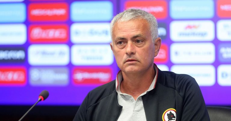 Mourinho: Pochettino është trajneri i vetëm i lumtur me ekipin që ka