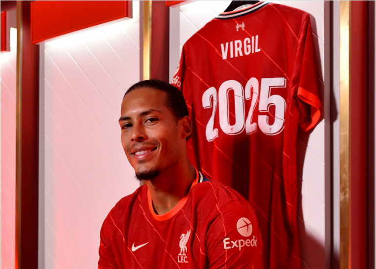 ZYRTARE: Van Dijk rinovon kontratën me Liverpoolin