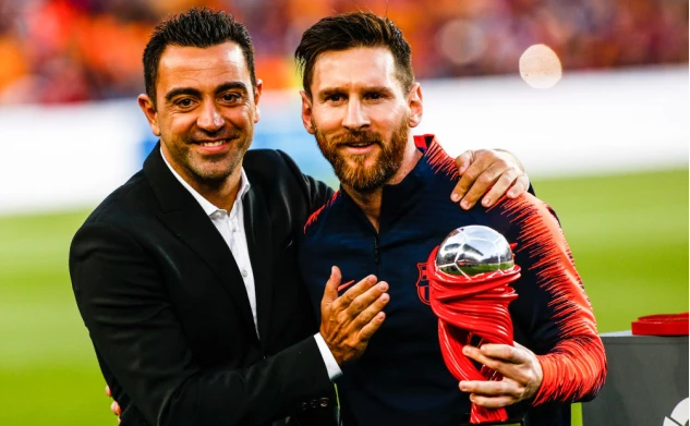 Lionel Messi miratoi idenë e Barcelonës për të zëvendësuar Koemanin me Xavin