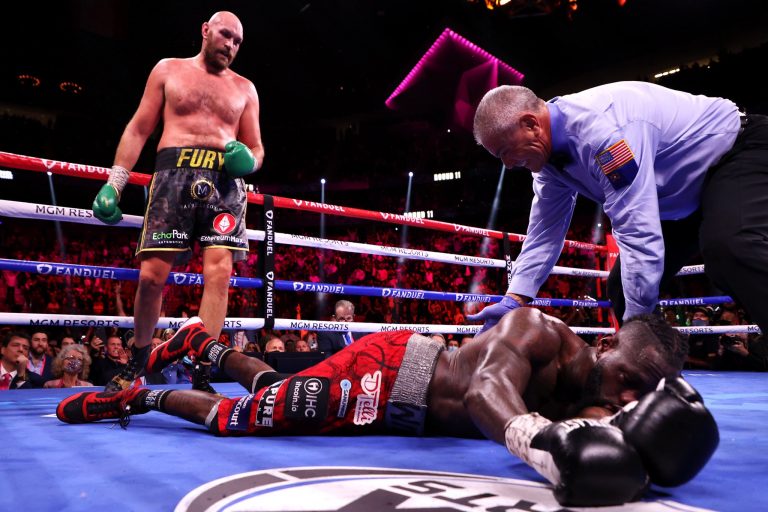 Fury triumfon ndaj Wilderit, mbron titullin e kampionit të botës