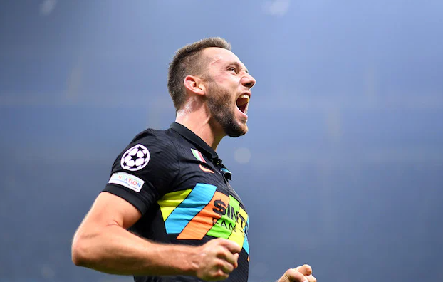 Conte e identifikon De Vrij si top prioritet te Tottenham