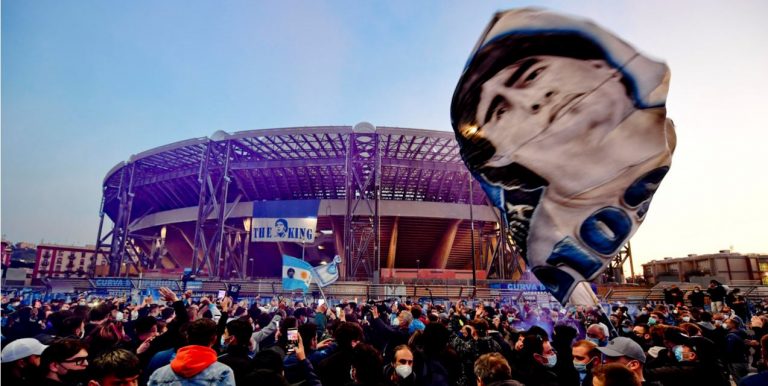 Napoli do të vendos statujën e Maradonës afër stadiumit