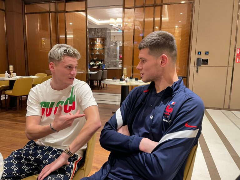 Një herë miq, gjithmonë miq, portieri i Leeds UTD pret Alioskin