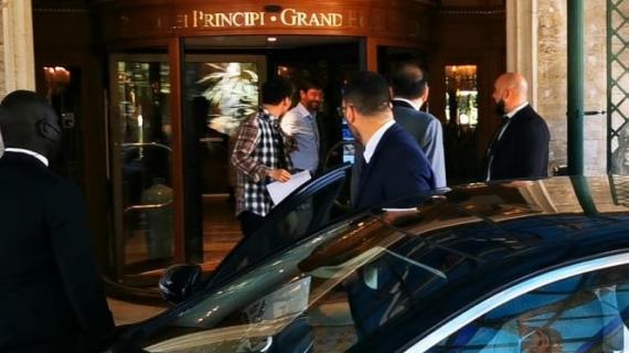 Agnelli dhe Zhang, përqafimi dhe përshëndetja miqësore pas takimit në Romë (VIDEO)