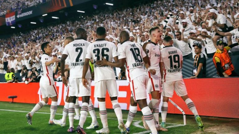 Frankfurti fiton trofeun e Liga Europës, gjermanët iu falen penalltive, Ramsey lë në baltë Rangersin