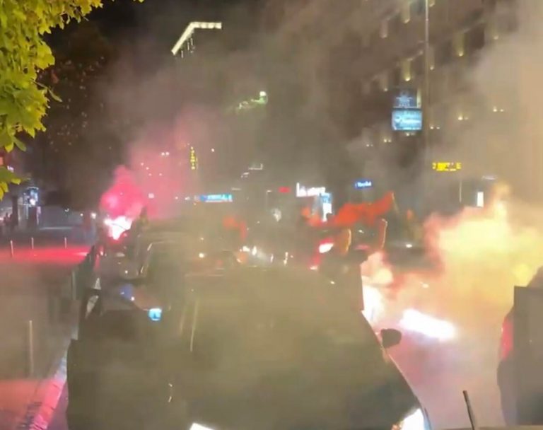 (VIDEOLAJM) Festa e titullit kampion, Shvercerat “pushtojnë” rrugët e kryeqytetit