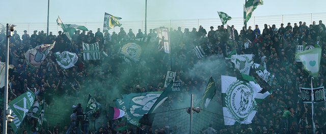 Ndodh në Itali! Nuk luajti mirë, tre ultras e zhveshin lakuriq lojtarin dhe e rrahin