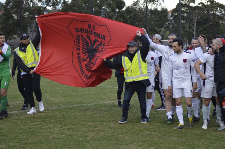 Përplasjet Shqipëri-Serbi, policia s’lejon tifozët shqiptarë në një ndeshje Australi