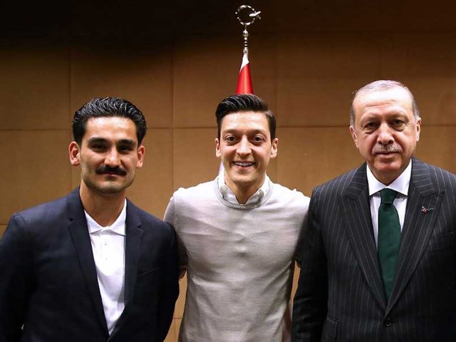 Ndërpreu kontratën me klubin e njohur turk, Ozil merr vendimin surprizë mbi të ardhmen e tij