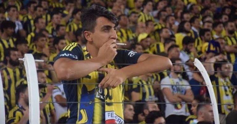 Tifozët e Fenerbahces këndojnë emrin e Putinit në ndeshjen ndaj Dinamo Kievit (VIDEO)