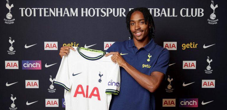 Tottenham prezanton transferimin e gjashtë këtë merkato