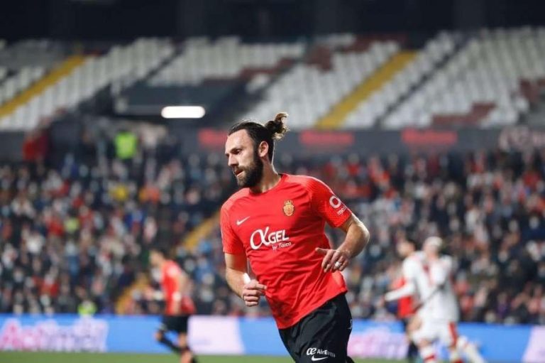 Skandal në ndeshjen e Muriqit në La Liga, komentatori refuzon të përmendë Kosovën
