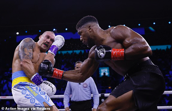 Usyk mbetet “mbret” i peshave të rënda, mposht Joshuan
