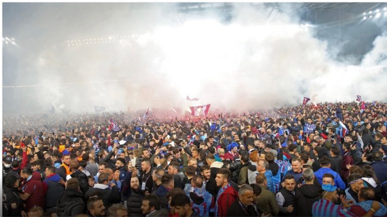 Skuadra e Enis Bardhit transferon ish-mbrojtësin e Barcelonës 