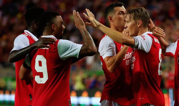 City fiton edhe pa golat e Haaland, Jesus dhe Xhaka nderojnë Arsenalin 