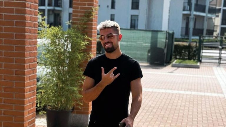 37 gola në 41 ndeshje, bomberi shqiptar prezantohet në Itali