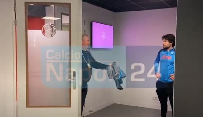 Vendim i turpshëm i Ajaksit pas disfatës historike me Napolin, lojtarët refuzojnë të ndërrojnë fanellat