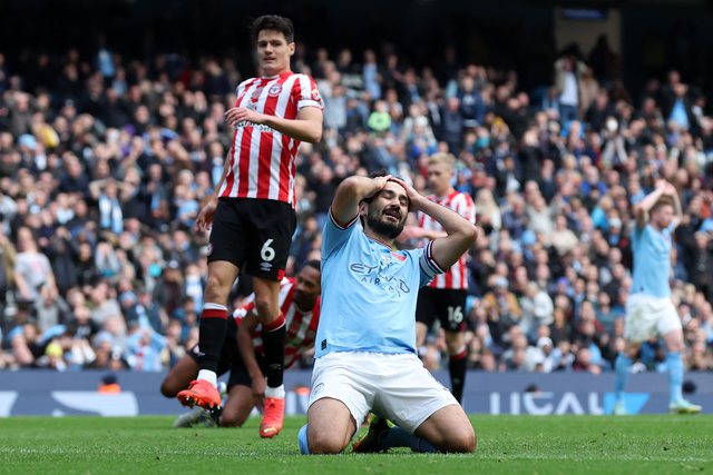 Brentford e fiton Man.City-t në minutën e 98-të!