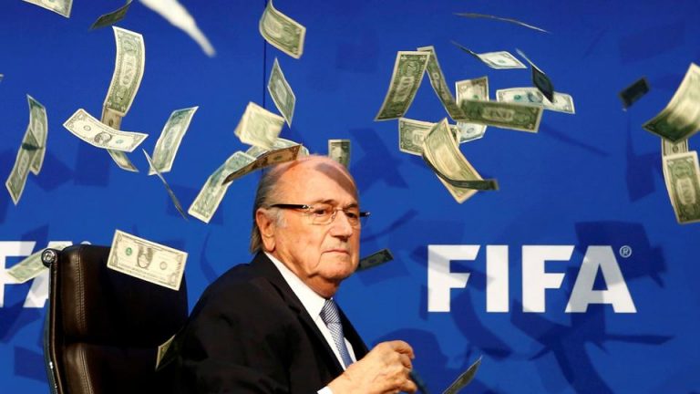 Blatter tregoi dikur sekretin e manipulimit të shorteve të Kupave të Europës, ja si ndodh!