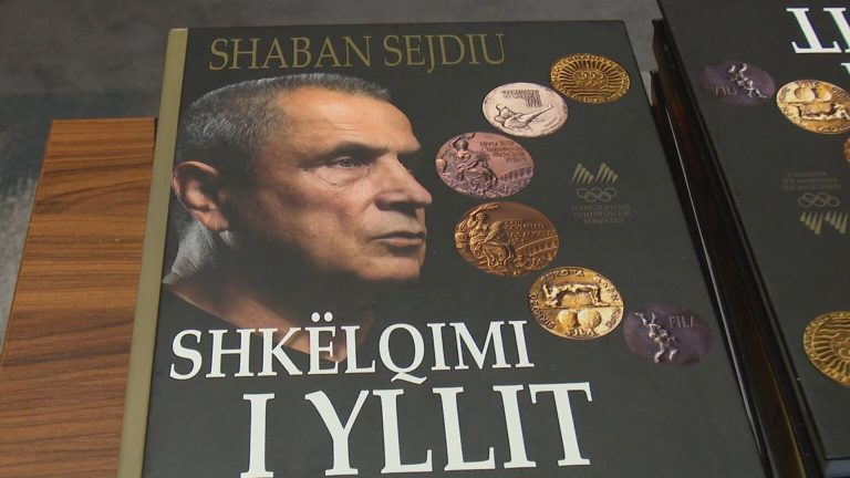 (VIDEO) Shaban Sejdiu promovon librin “Shkëlqimi i Yllit”