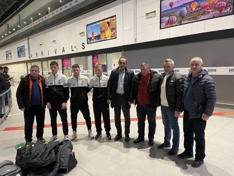 I shpëtuan mrekullisht tërmetit, sportistët kosovar arrijnë në aeroportin e Shkupit