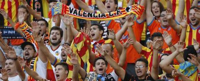 Futbollistët e Valencias do të paguajë nga xhepi autobusët e tifozëve për në Elche