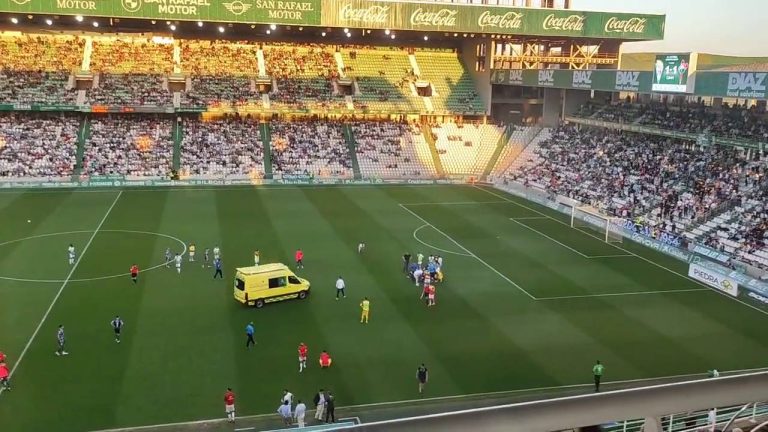 Momente paniku në Spanjë, futbollisti humb ndjenjat në fushë (VIDEO)