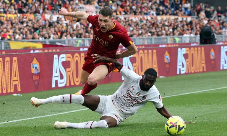 “Dramë” në fundin e ndeshjes, Roma e Milan ndajnë pikët
