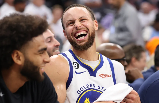 Tjetër rekord i Stephan Curry, basketbollisti amerikan shënon 50 pikë