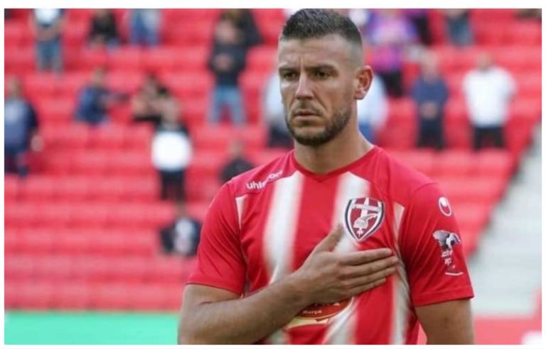 Kampionët firmosin me mbrojtësin me eksperiencë
