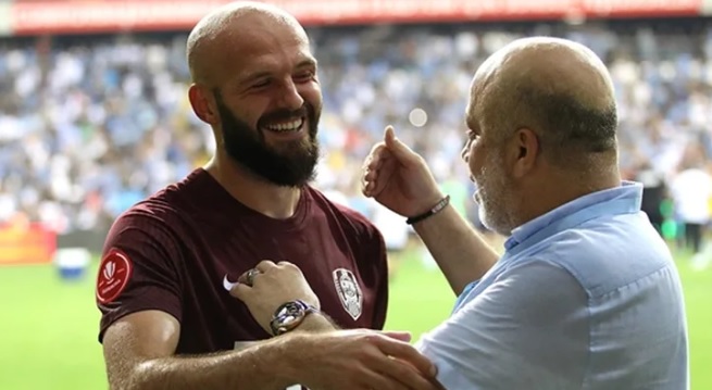 Presidenti i ekipit turk bën “pazar” me Ajetin në përfundim të takimit (VIDEO)