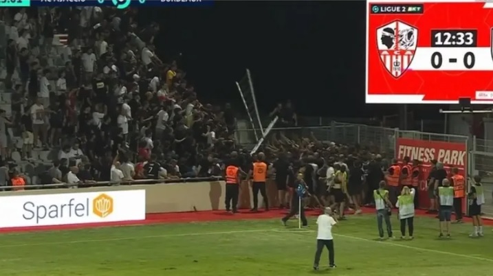 Sërish dhunë e ashpër mes tifozëve, këtë herë në Francë, shikoni VIDEON!
