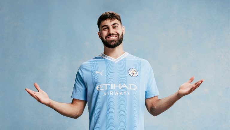 Zyrtare/ Thyen rekordin e Maguire, Manchester City prezanton mbrojtësin e ri