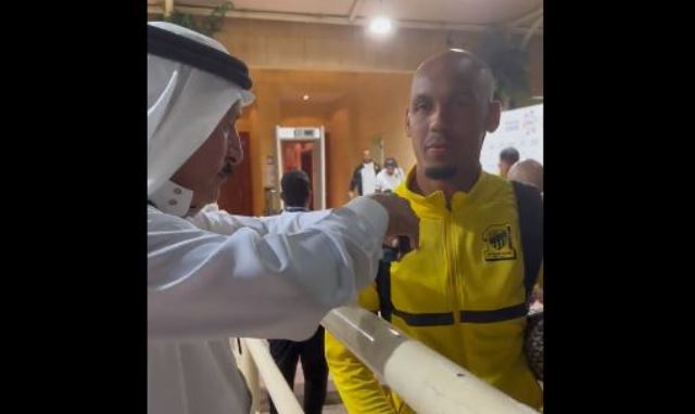 Sistem tjetër në Arabi, Fabinho merr dhuratë orë luksoze nga fansi i skuadrës