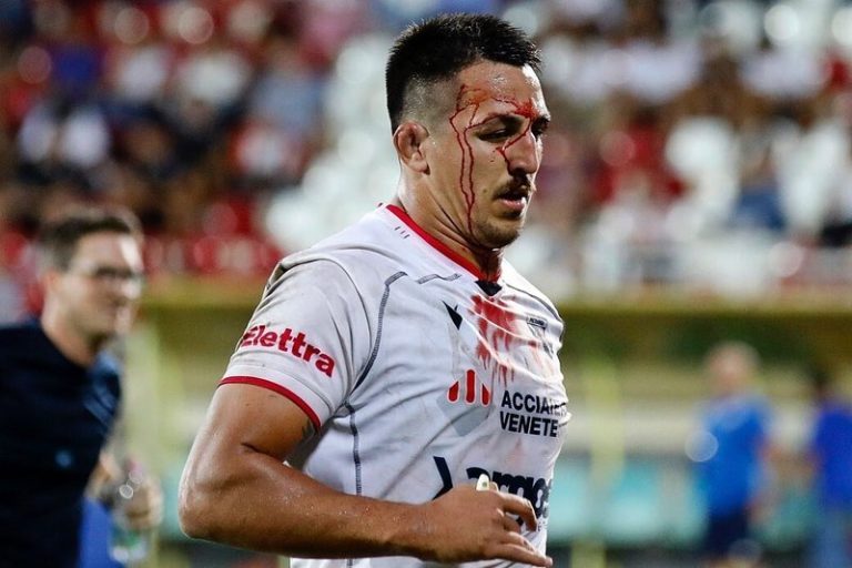 Sherr masiv brenda fushës së lojës, dënohen 62 lojtarë dhe stafe!