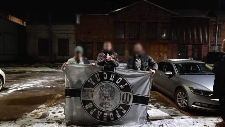 “Ballistët” poshtërojnë tifogrupin famëkeq serb, ua marrin një “trofe” dhe ua kthejnë mbrapshtë