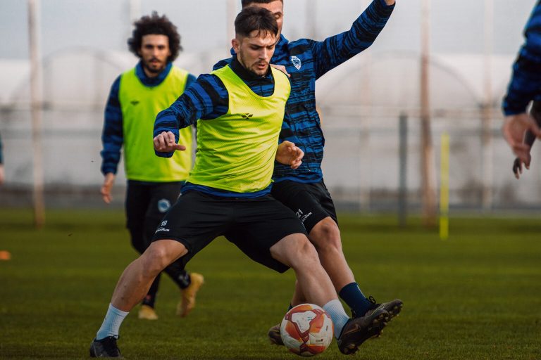Shkupi humb testin me Karvinan e Çekisë