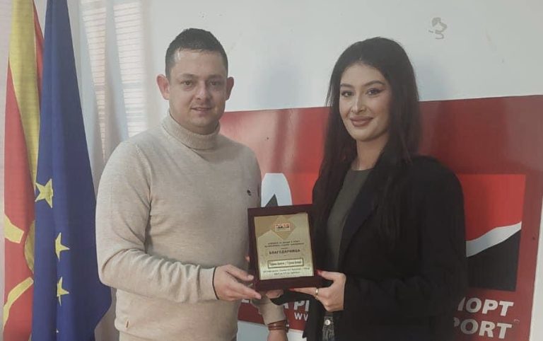Agjencia për Rini dhe Sport ndanë mirënjohje për volejbolliste  Erjona Jonuzi 
