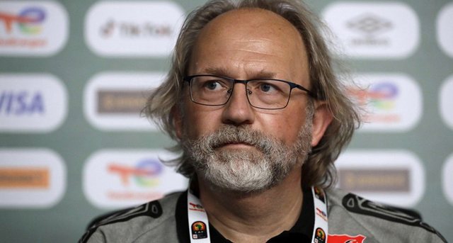 Trajneri i Gambias trondit: ‘Edhe gjysmë ore fluturim dhe të gjithë do të kishim vdekur’.