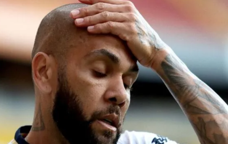 Babai i Neymarit do t’i paguajë një milion eurot për të liruar nga burgu Dani Alves