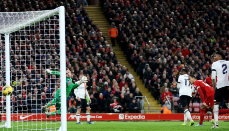 Liverpool bën me zemër tifozët, por ia del më përmbysje, +5 nga City