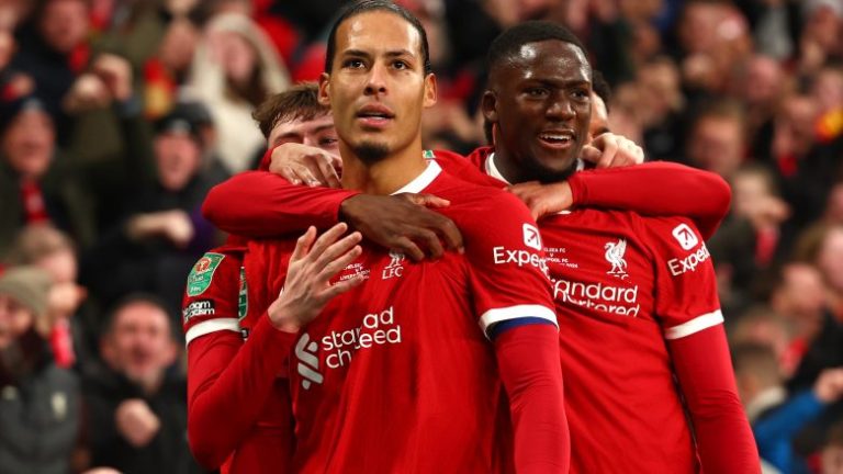 Van Dijk refuzoi tre gjigantë evropianë për të vazhduar me Liverpoolin 