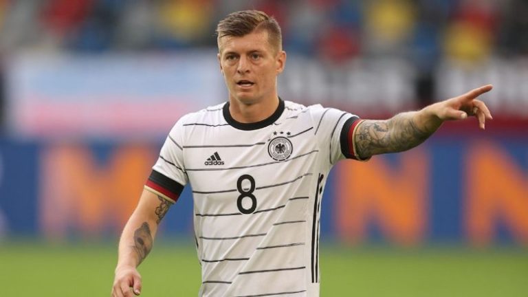 Kroos rikthehet zyrtarisht te Gjermania, ftohet për ndeshjet ndaj Francës dhe Holandës