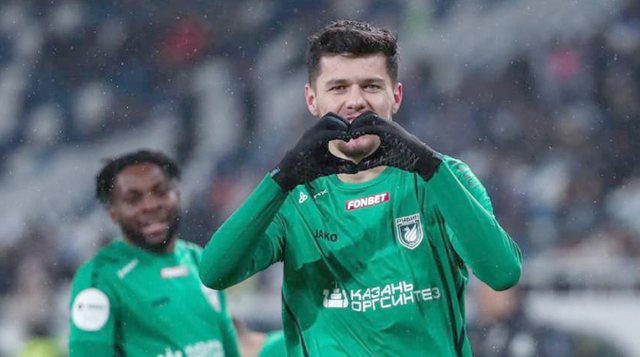 Mirlind Daku shfaqet nga aeroplani, po largohet nga Rubin Kazani? (FOTO)