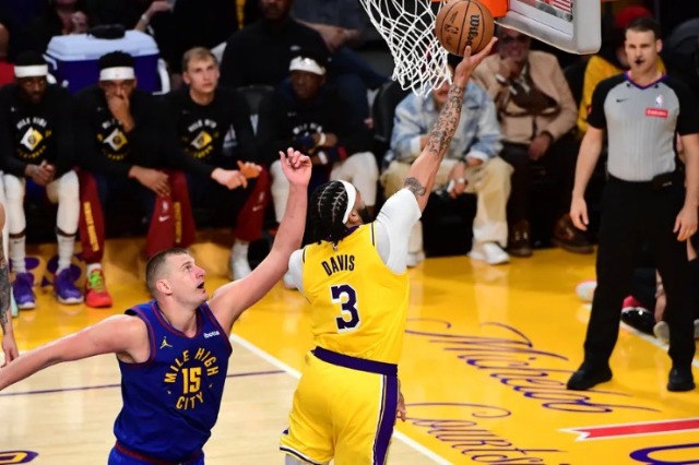 Playoff NBA  Denver  shuan  Lakers  Embid heroik përballë Knicks