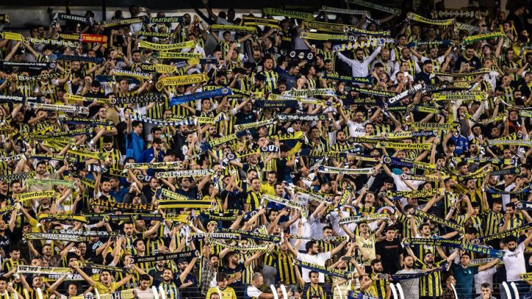 Fenerbahce gjobitet 115 mijë euro, trajneri pezullohet 60 ditë