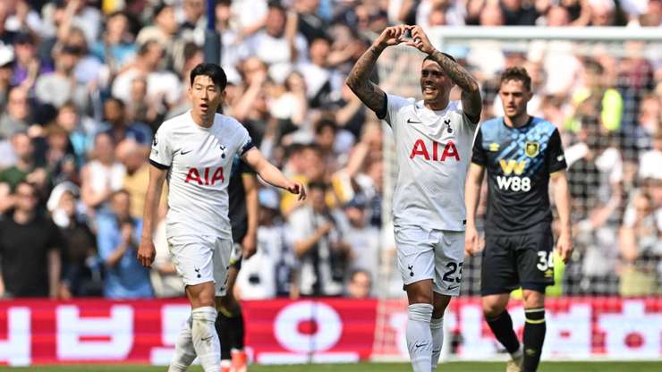 Tottenham mbetet në lojë për zonën Champions dhe fundos Burnley-n, Newcastle zhgënjen në shtëpi