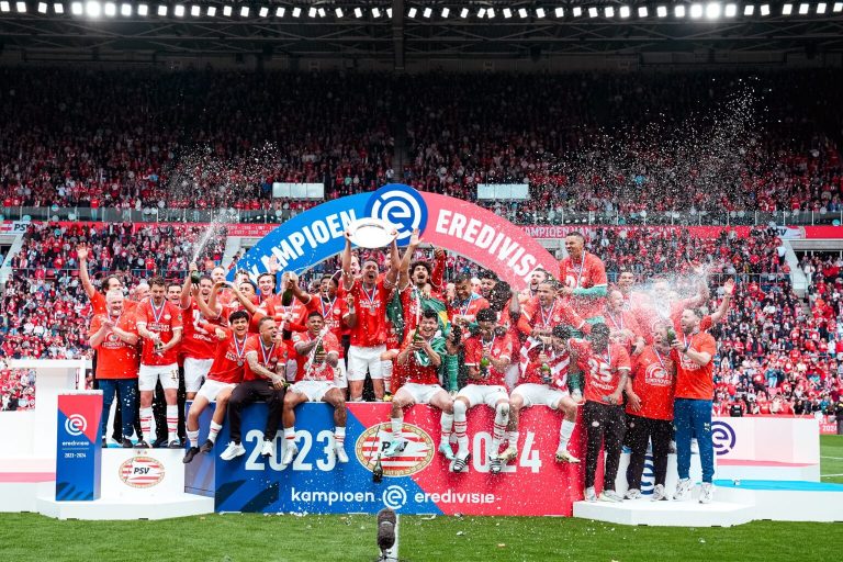 PSV fiton titullin e 25-të në Eredivisie